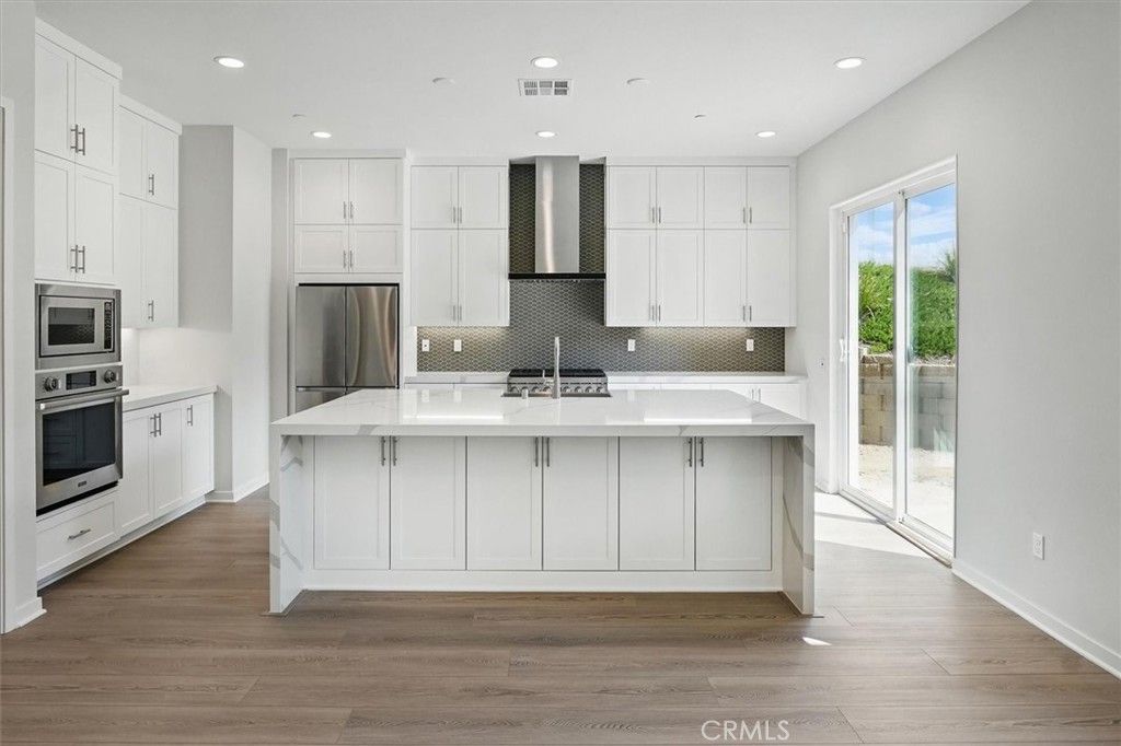 listing image 130725038481772945576