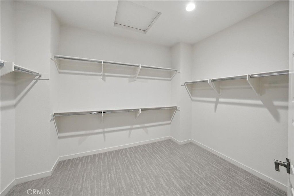listing image 130725561287829152497