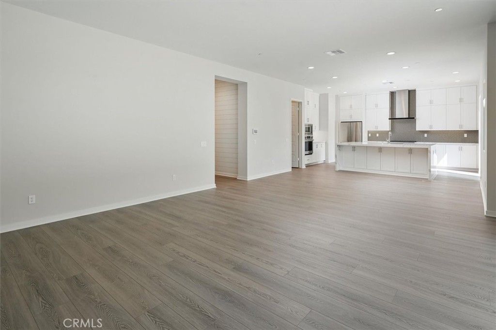 listing image 130727357589238583503