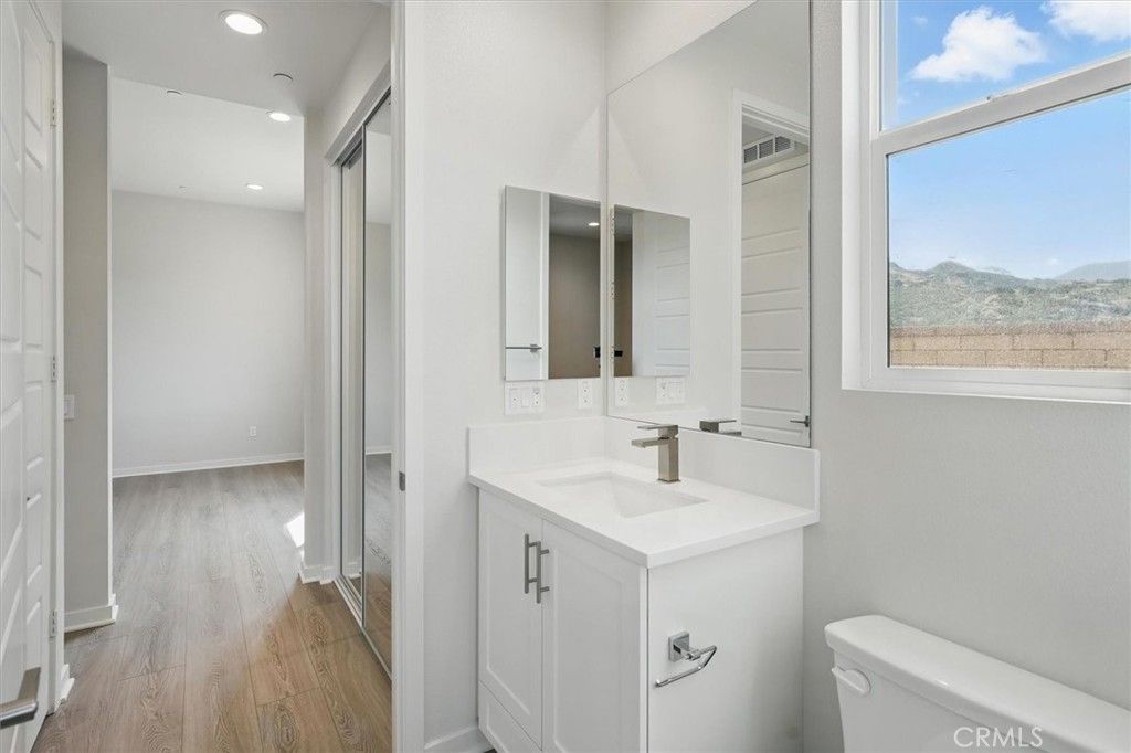 listing image 130725559081556538132