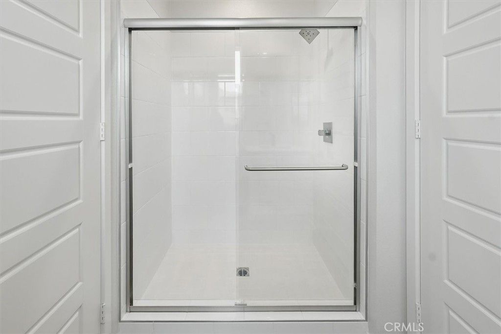 listing image 130724413306076413235