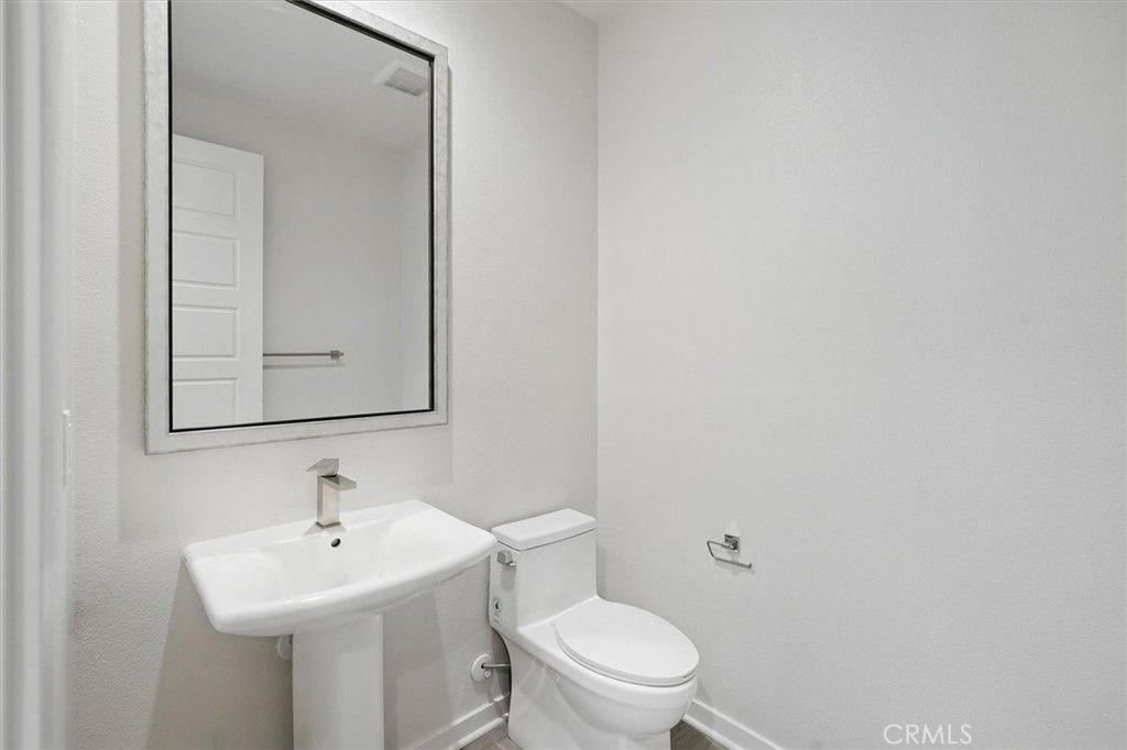listing image 130723477802974204798