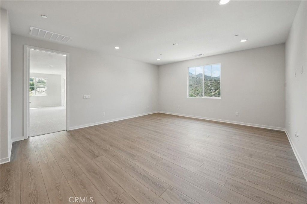 listing image 130723543897133885123