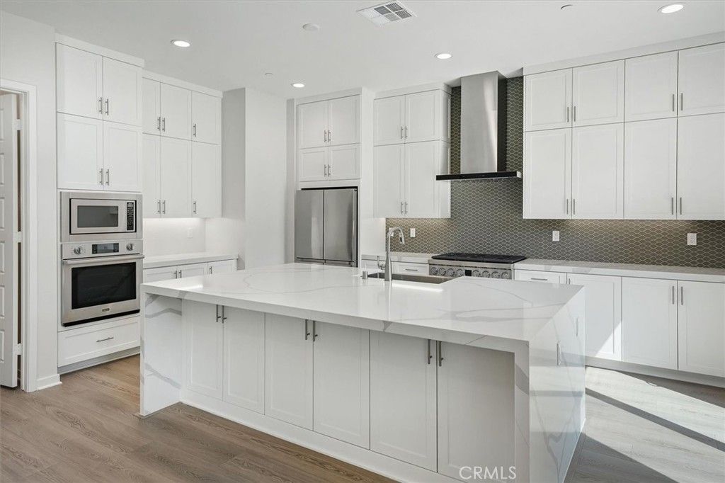listing image 130724194987409019418