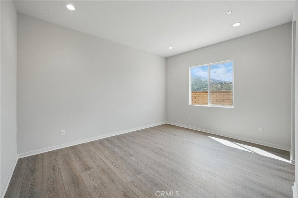 listing image 130724755137372841651