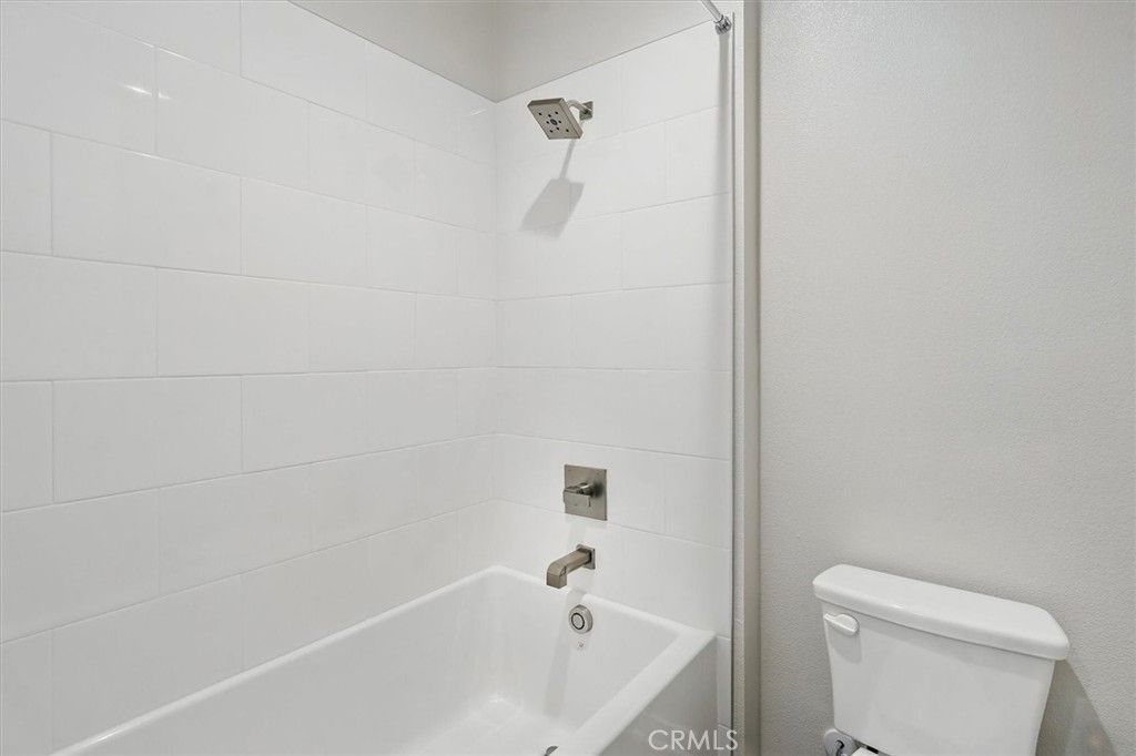 listing image 130724444169223411983
