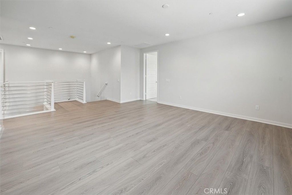 listing image 130726584168061280934