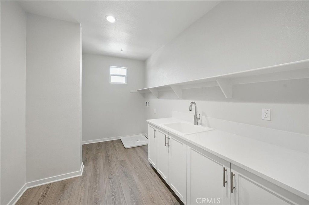 listing image 130721930699794053835