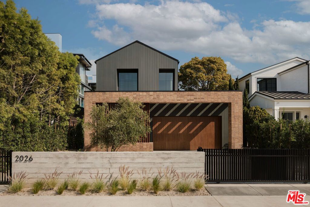 Photo of 2026 Louella Avenue, Venice, CA 90291 (MLS # 26666695)