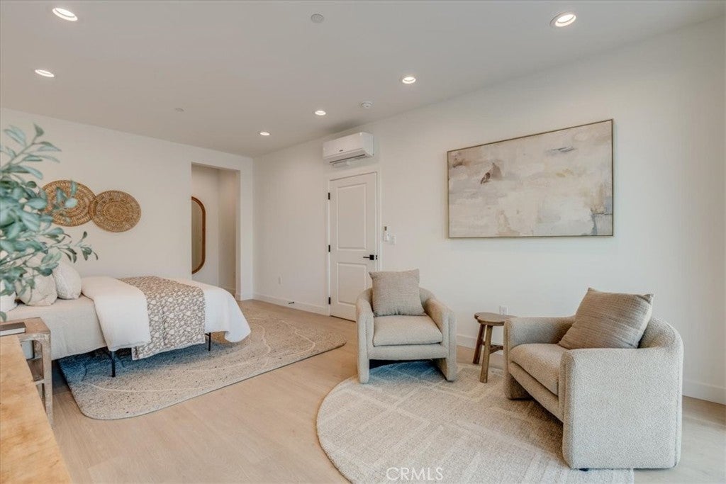 1194 Tiburon Way