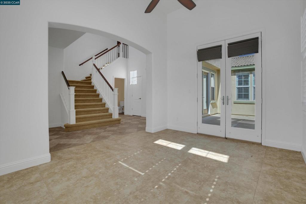 CREEKSIDE - Residential