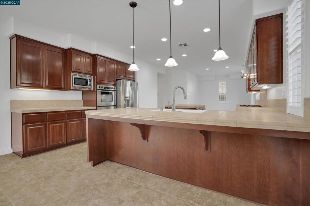 CREEKSIDE - Residential