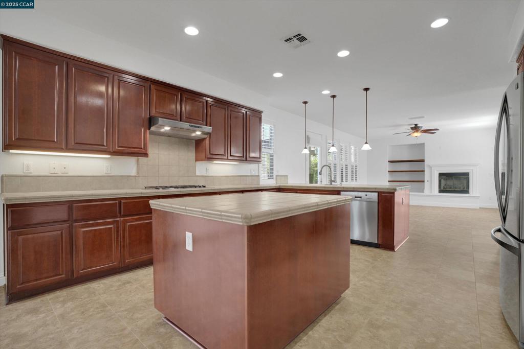 CREEKSIDE - Residential