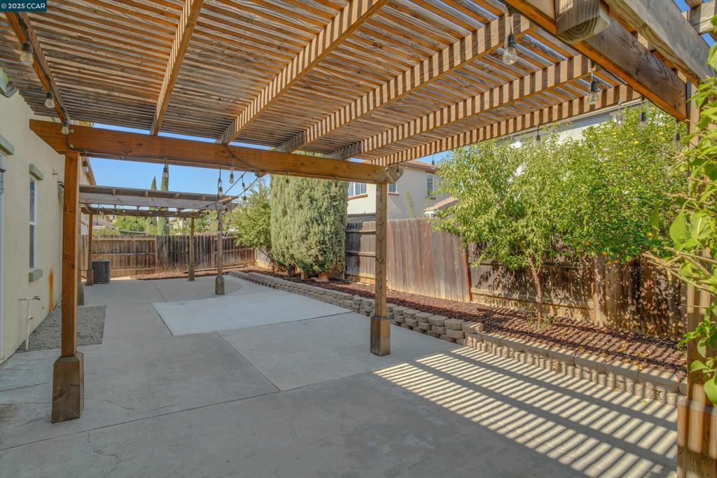CREEKSIDE - Residential