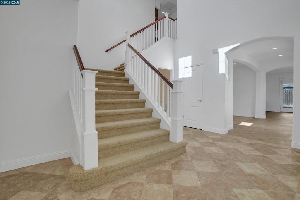 CREEKSIDE - Residential