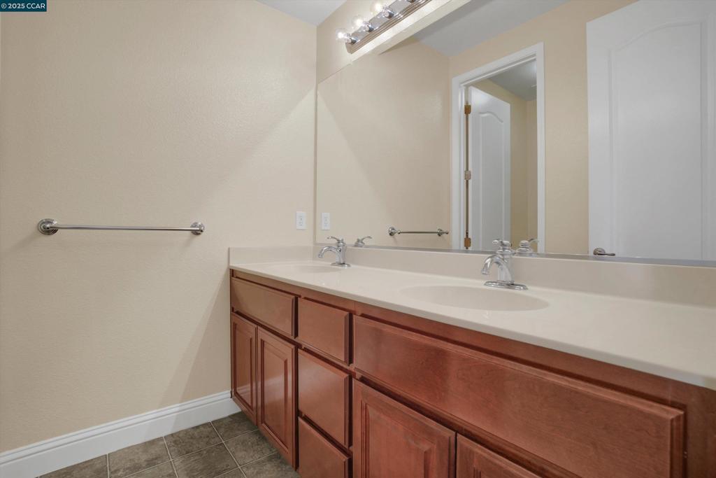 CREEKSIDE - Residential