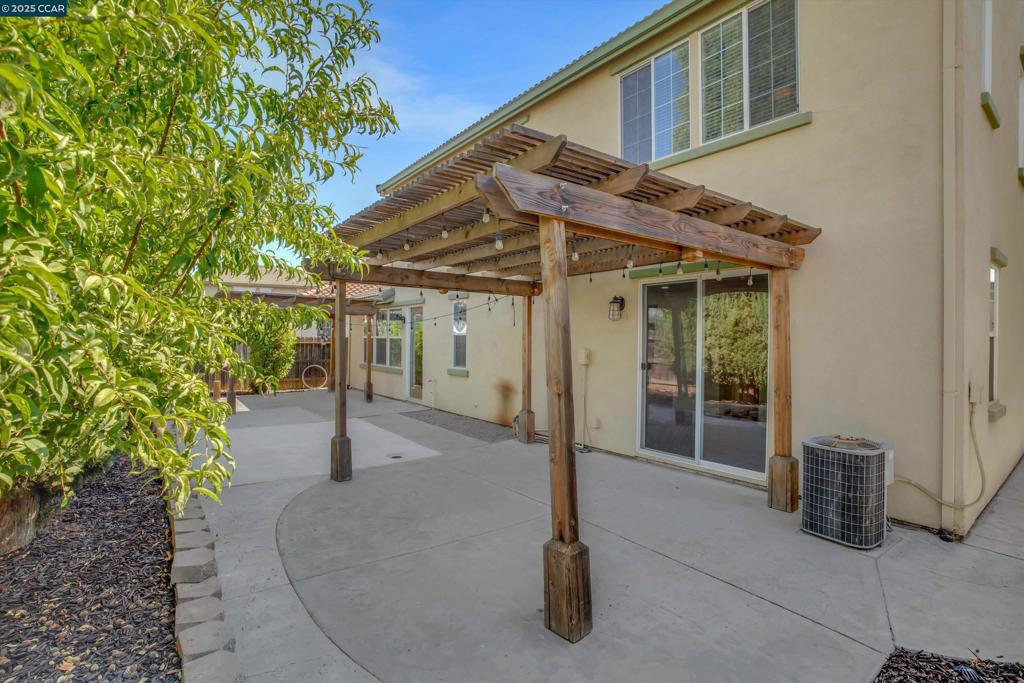 CREEKSIDE - Residential
