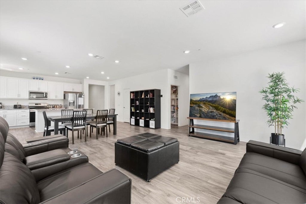 10380 Prospector Lane