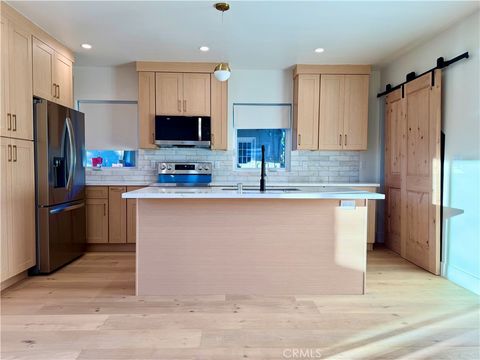 Photo of 22404 Vanowen St, West Hills, CA 91307 (MLS # SR26028442)