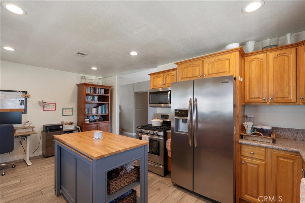 Properties 4 15509 Hornell Street