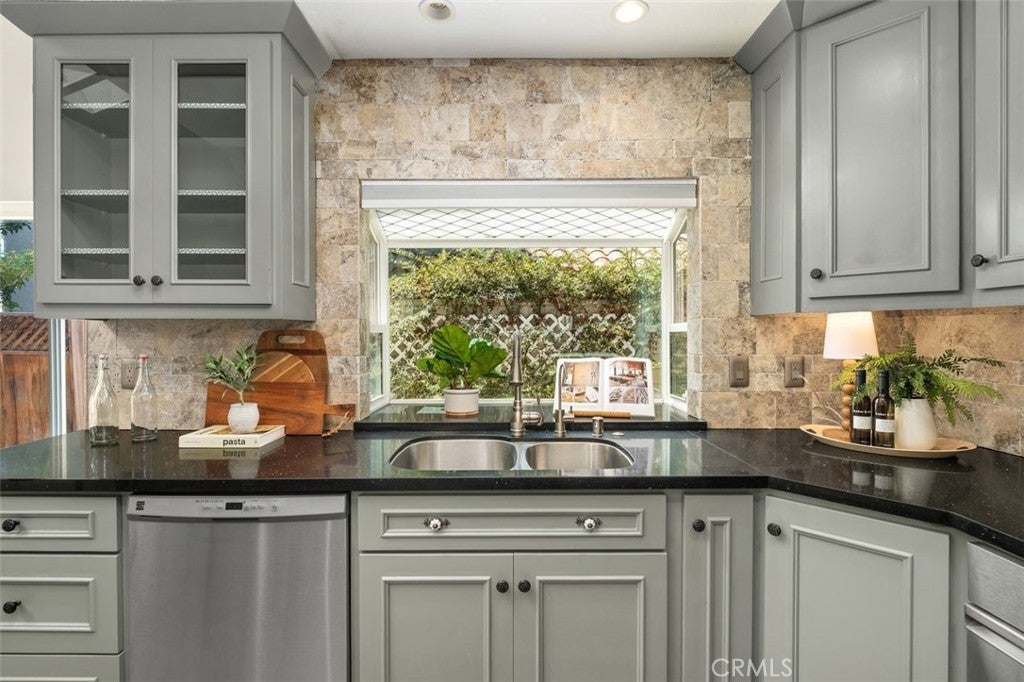 22071 Teresa, Mission Viejo CA 92692 - Photo 14