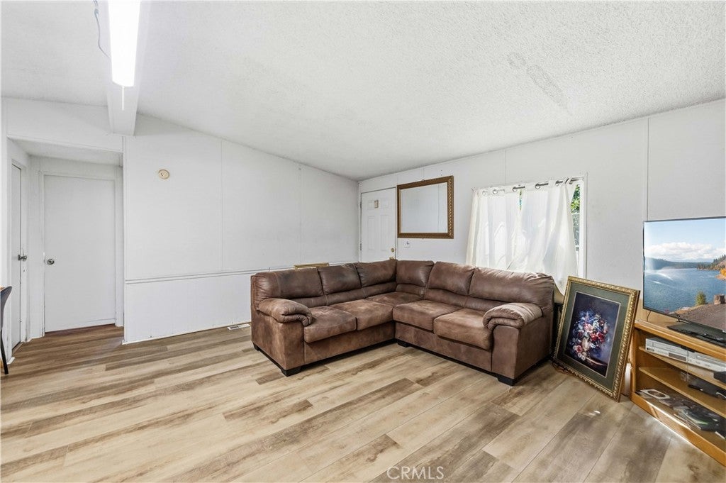 9833 E Avenue S8
