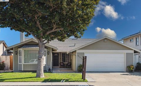 Photo of 31274 Santa Maria Drive Dr, Union City, CA 94587 (MLS # 41116183) Photo of 31274 Santa Maria Drive Dr, Union City, CA 94587 (MLS # 41116183)