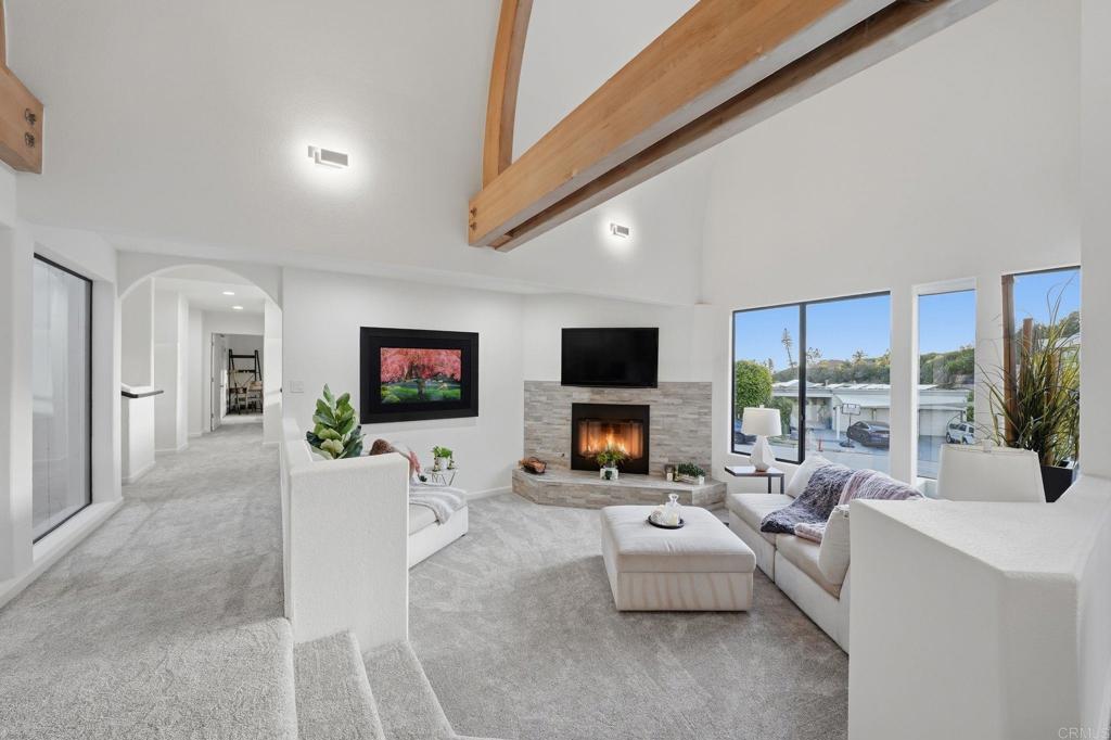 6105 Avenida Chamnez