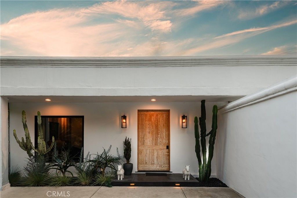Photo of 9275 Flicker Place, Los Angeles, CA 90069 (MLS # SR25229122)