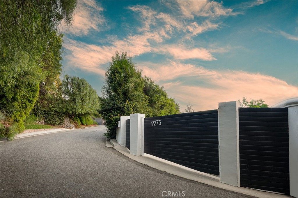 Photo of 9275 Flicker Place, Los Angeles, CA 90069 (MLS # SR25229122)