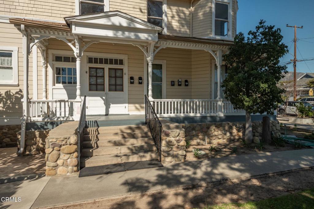 933 E Santa Paula Street