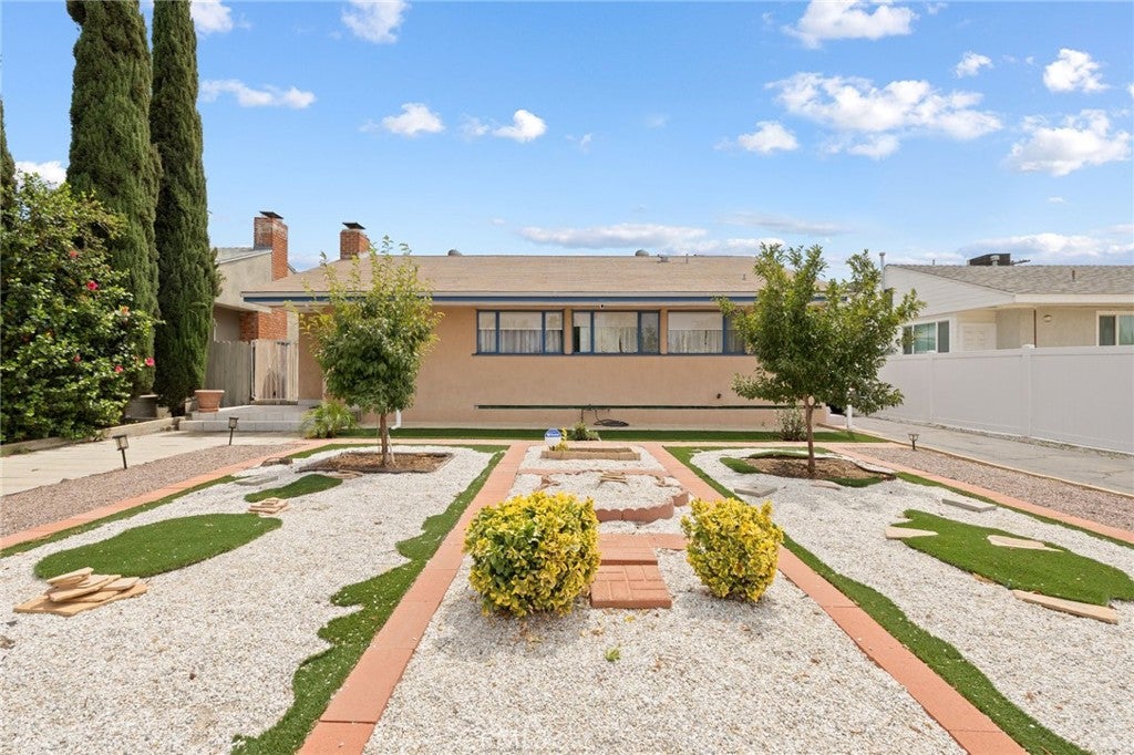 6306 Denny Avenue, North Hollywood CA 91606