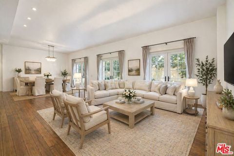 Photo of 225 S Hamilton Drive #106, Beverly Hills, CA 90211 (MLS # 26770921)