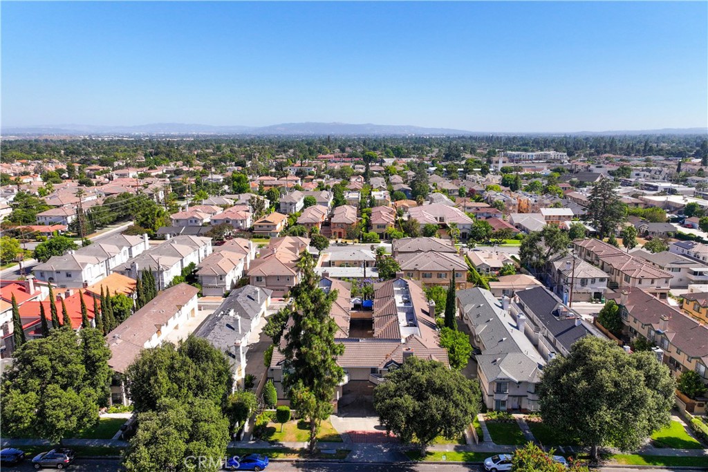 Welcome to this beautifully maintained condo for rent in the heart of Arcadia, located in a quiet and well-kept community. This charming Unit B offers a perfect blend of comfort, convenience, and excellent location — ideal for both homeowners and investors.
Property Highlights:
Spacious layout featuring 4 bedrooms and 3 bathrooms
Bright and airy living room with an open-concept design connecting to the dining area and kitchen
Master suite with walk-in closet and en-suite bathroom for added privacy
Well-appointed kitchen with granite countertops and ample cabinetry
Indoor laundry area and attached 2-car garage for added convenience
Private balcony or patio space — great for relaxing or entertaining
Prime Location:
Located within the prestigious Arcadia School District, this home is close to supermarkets, restaurants, parks, and more. Just minutes from Westfield Santa Anita Mall, the LA Arboretum, and easy access to the 210 Freeway for a quick commute.
Top-Rated Schools:
Zoned for Baldwin Stocker Elementary, First Avenue Middle School, and Arcadia High School — all highly ranked public schools.
This move-in ready townhouse offers an incredible opportunity in one of Arcadia’s most desirable neighborhoods. Schedule your private tour today!