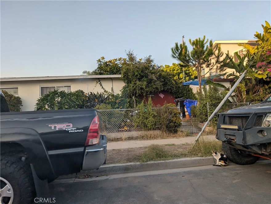5 bedroom 3 and a half bath, swimming pool built in, single story house centrally located in the wonderful city of San Diego, near the ocean, shopping, freeways, airport and so much more, this property is listed to sell and will not last, please call for a private showing.