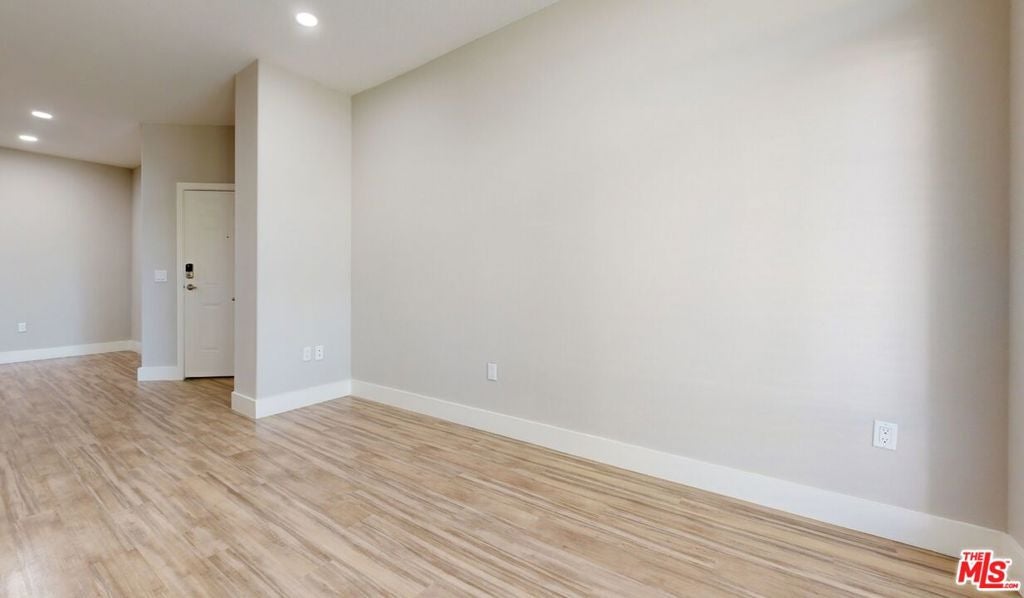 6260 W 3rd Street 2-110