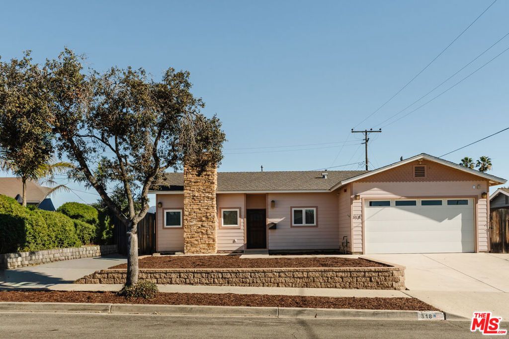 Photo of 318 Plumas Avenue, Ventura, CA 93004 (MLS # 26640753)