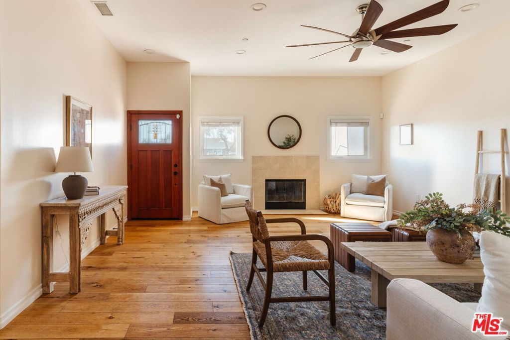 Photo of 318 Plumas Avenue, Ventura, CA 93004 (MLS # 26640753)