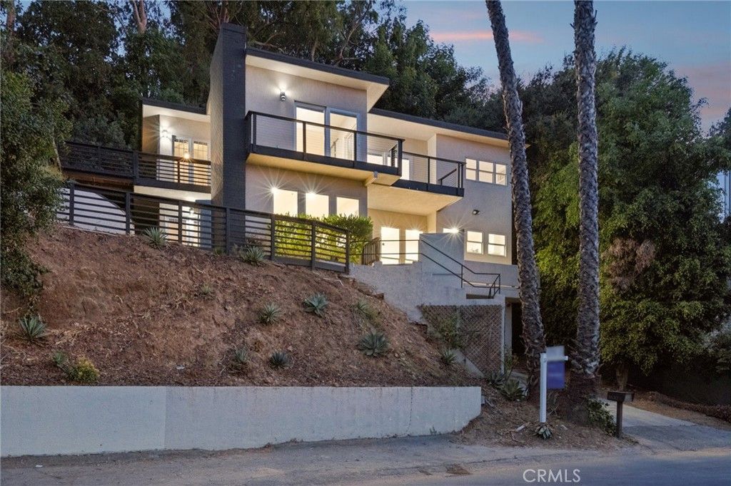 Photo of 3600 Multiview Drive, Los Angeles, CA 90068 (MLS # DW25197465)