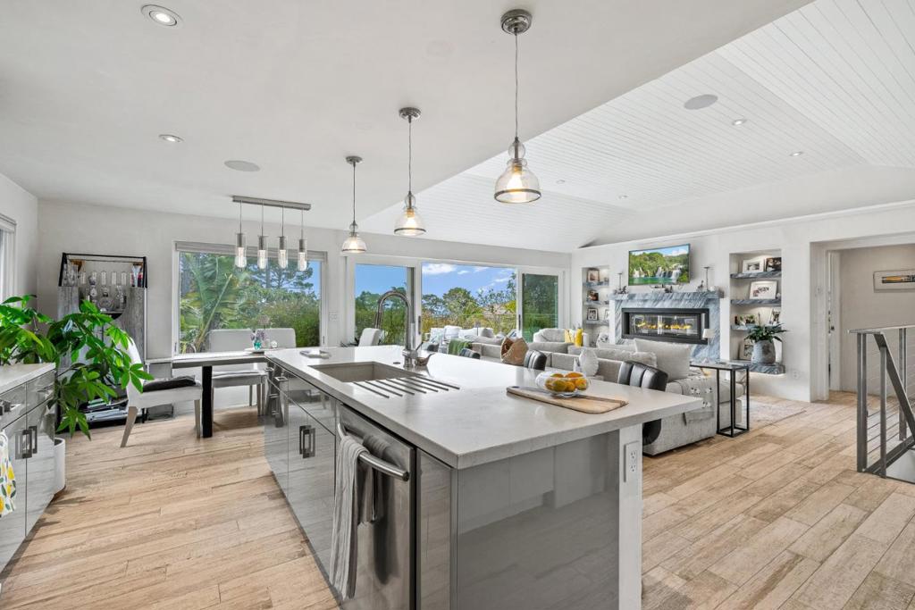 2SW Forest Avenue