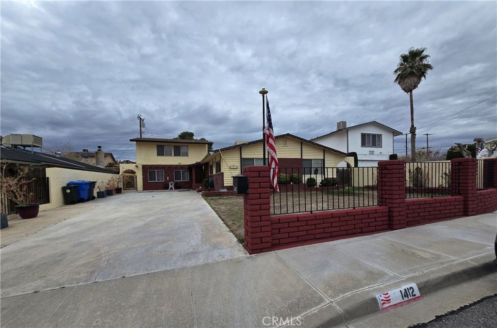 Photo of 1412 Sunset St, Barstow, CA 92311 (MLS # CV26007026)