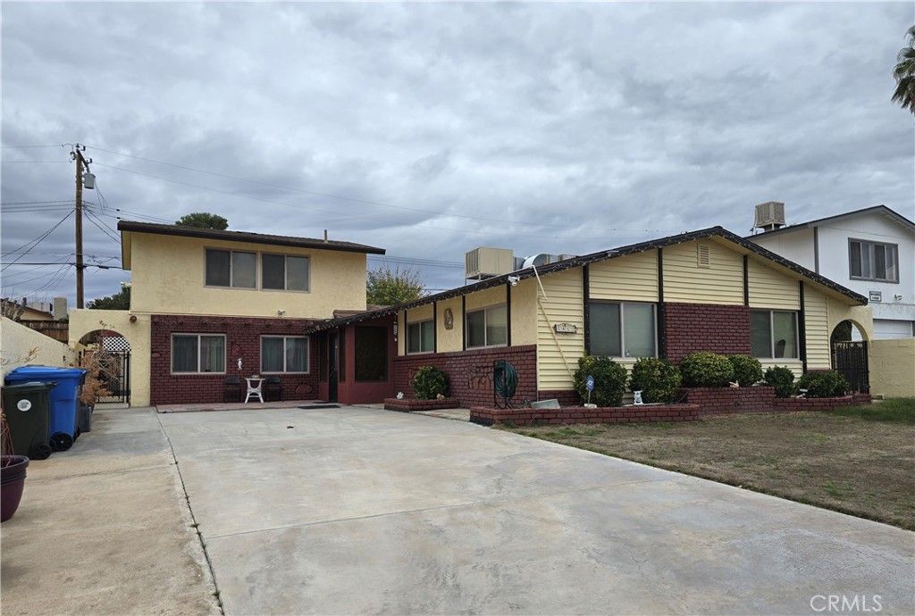 Photo of 1412 Sunset St, Barstow, CA 92311 (MLS # CV26007026)