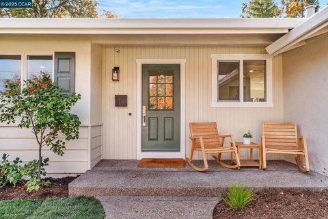 Photo of 421 Roanoke Dr Dr, Martinez, CA 94553 (MLS # 41118856)