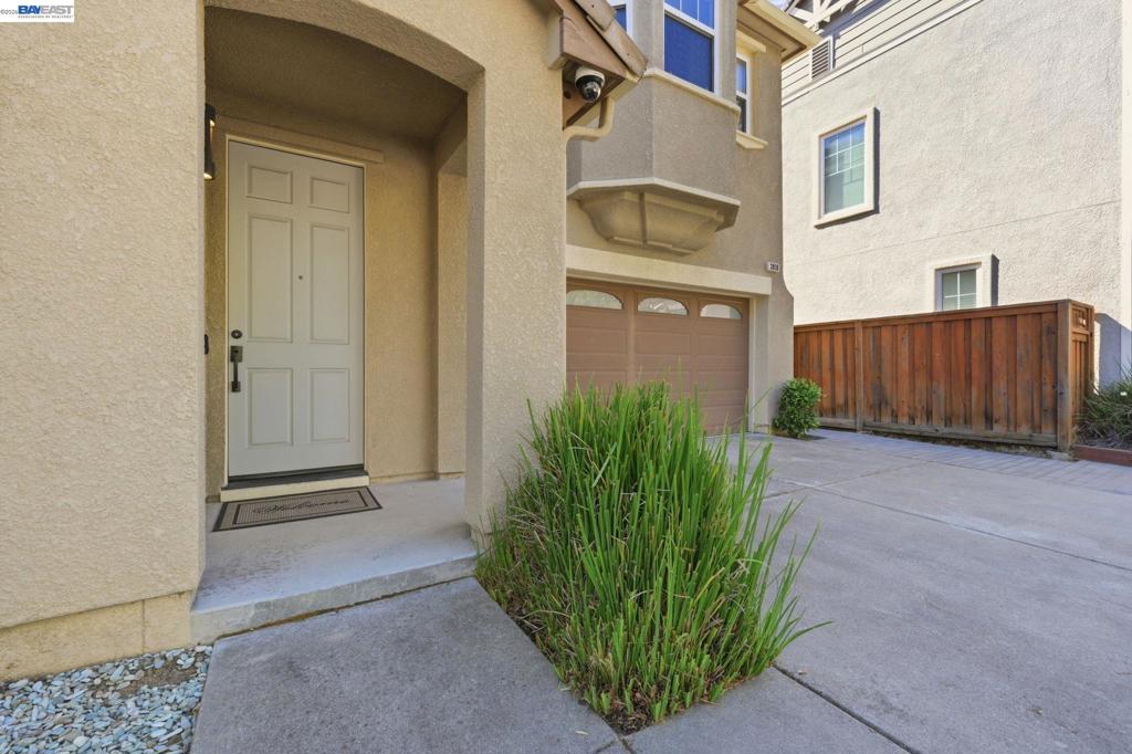 3910 Hidden Grove Ln