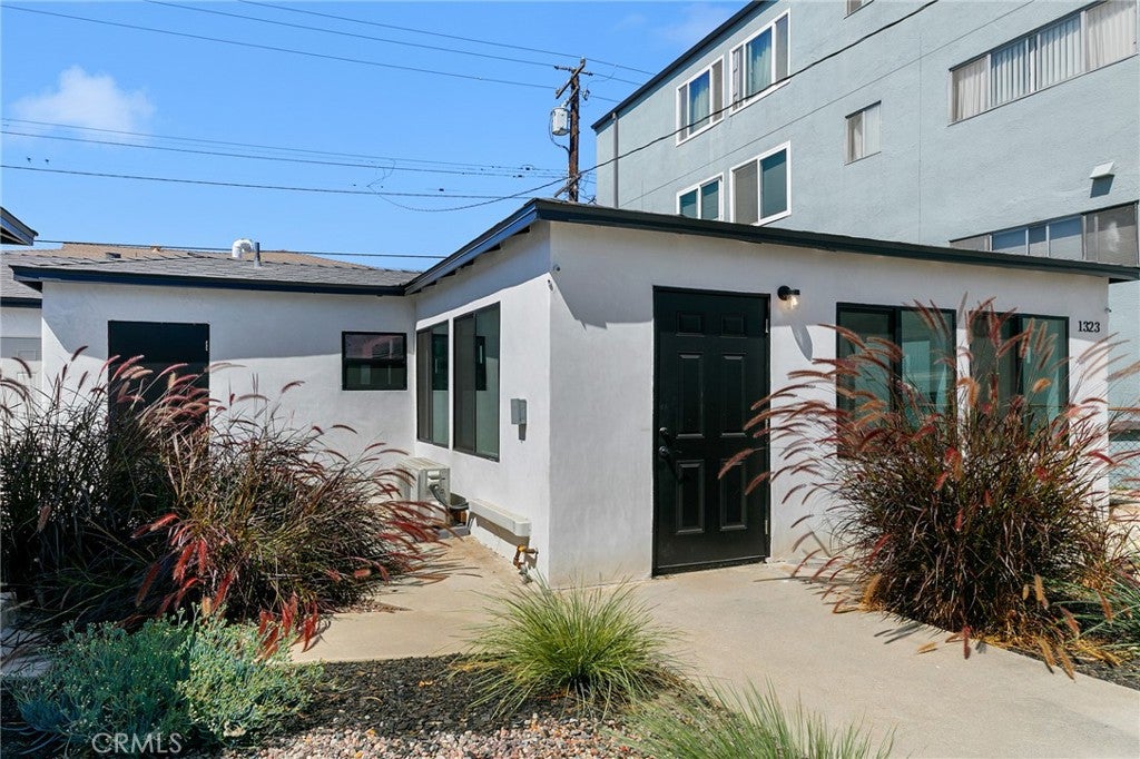 1317 E 1st