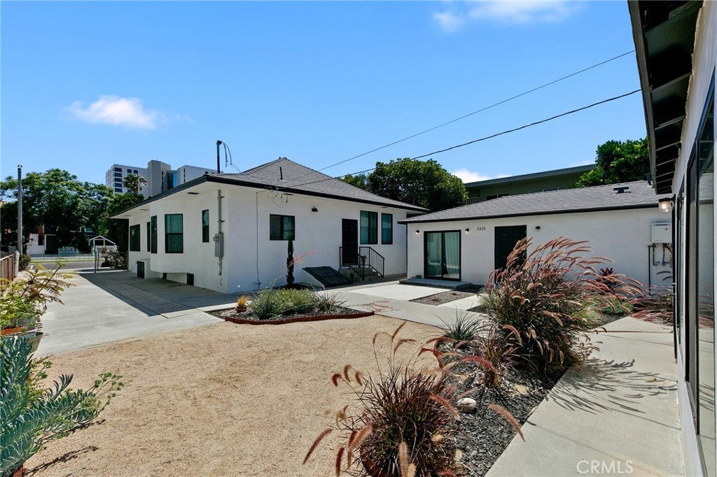 1317 E 1st