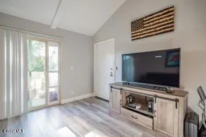 Simi Valley, California 93065, United States, 2 Bedrooms Bedrooms, ,2 BathroomsBathrooms,Residential,Active,254262