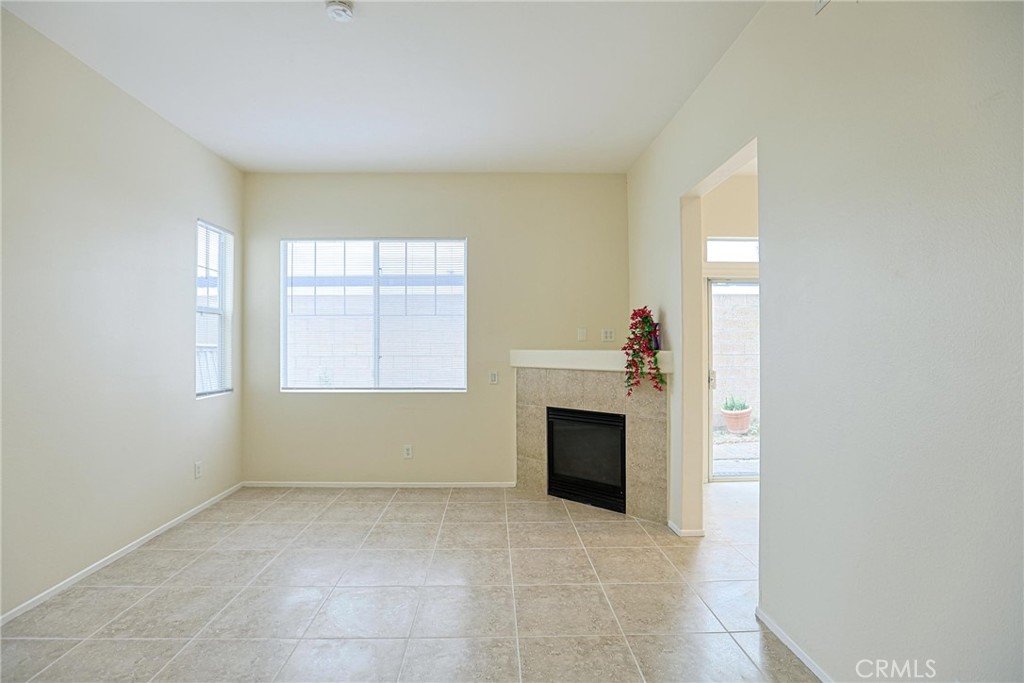 2062 W Blue Violet Court