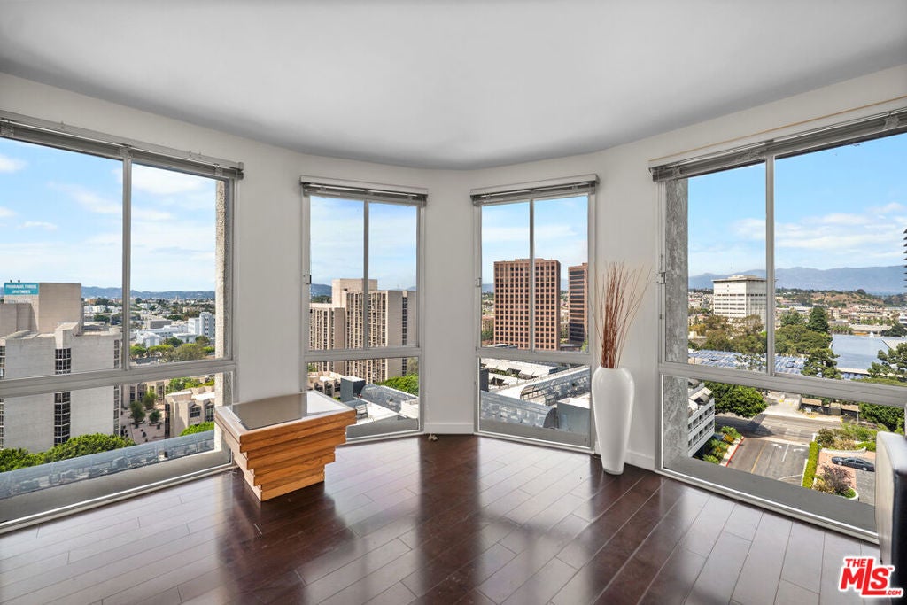 800 W 1st Street