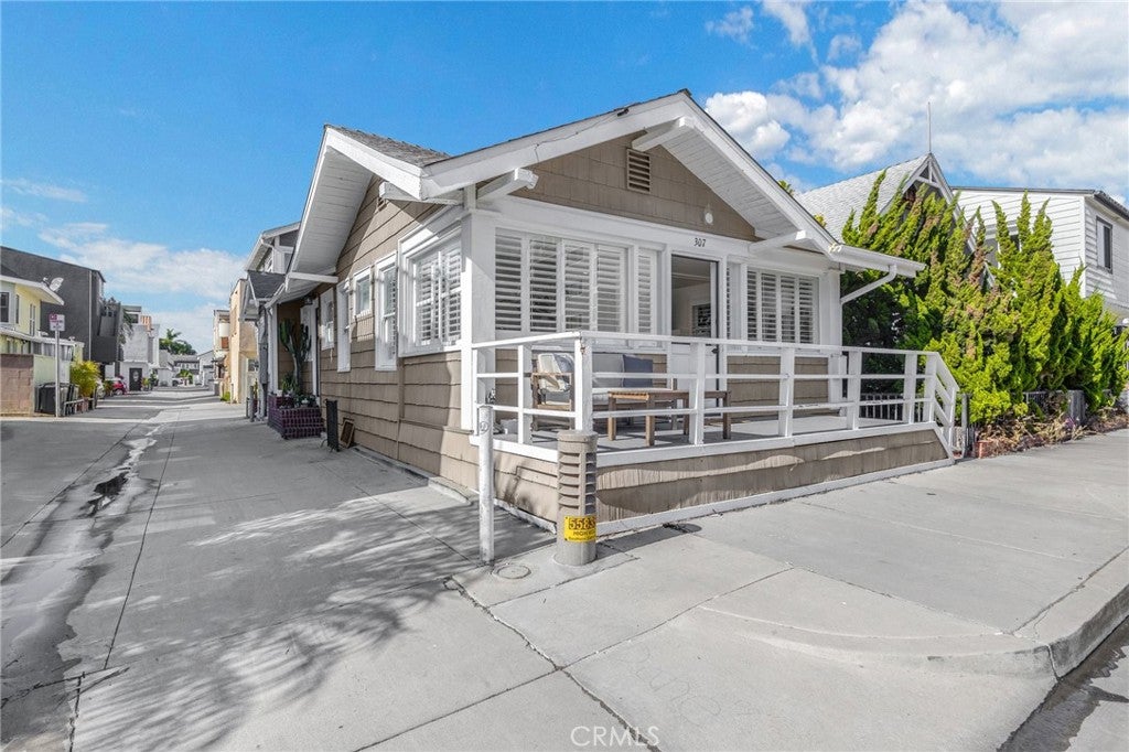 307 Fernando St